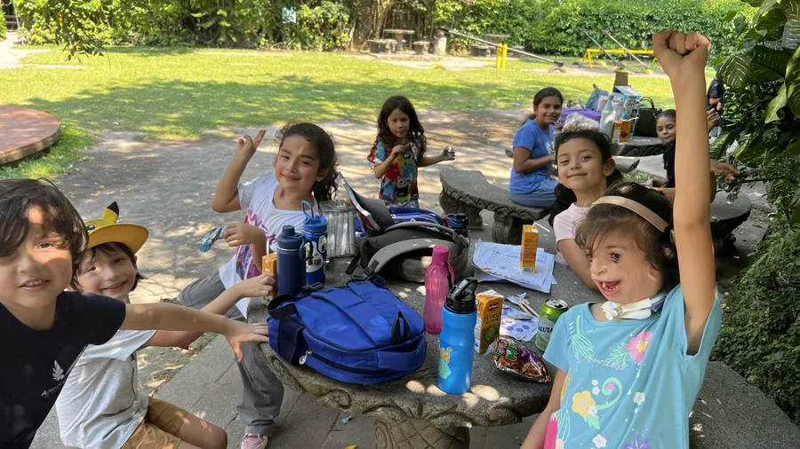 Learners eating together outdoors at Acton Academy El Salvador