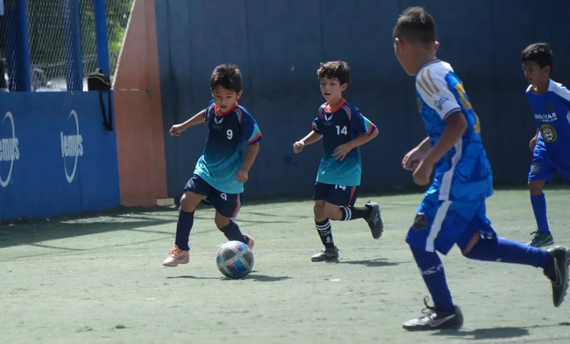 The Acton Academy El Salvador football team competing in the Liga Bilingue